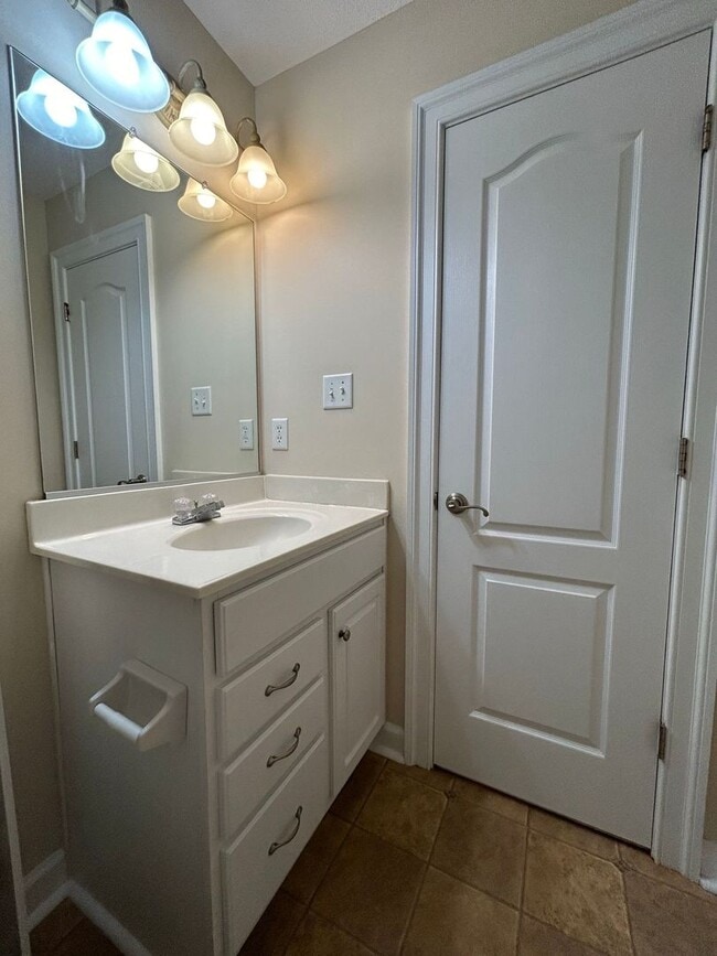 Building Photo - Charming 3-Bedroom Home in Prime VB Locati...