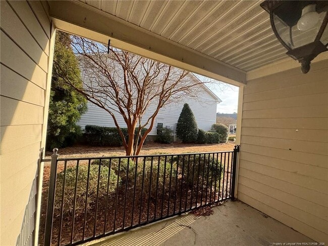 Building Photo - 381 Gallery Dr