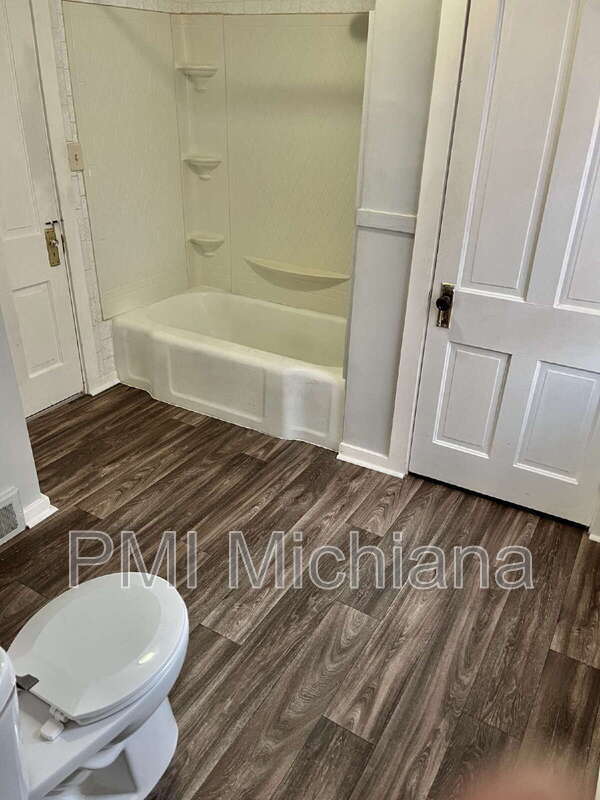 Building Photo - 1019 S Ironwood Dr