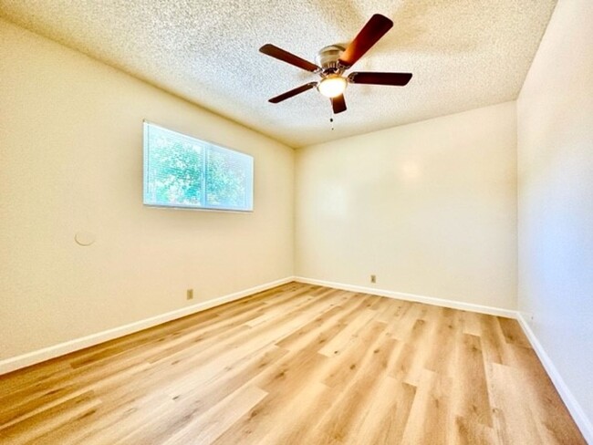 Interior Photo - 508 W Sacramento Ave