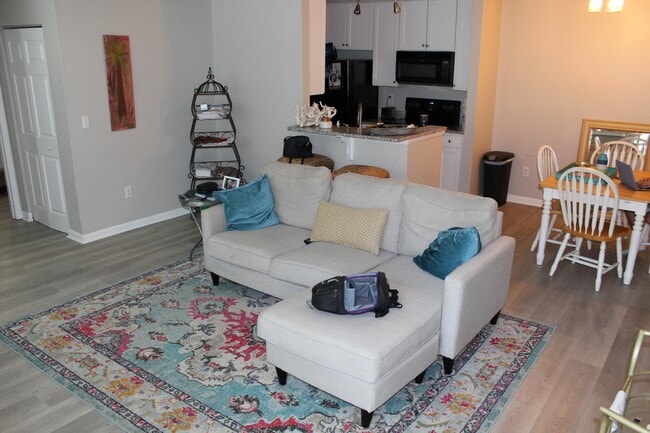 Building Photo - 277 Alexandra Drive