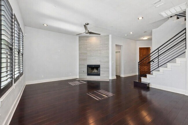 Building Photo - 8110 RANCH ROAD 2222