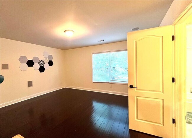 Building Photo - 440 Highgate Dr