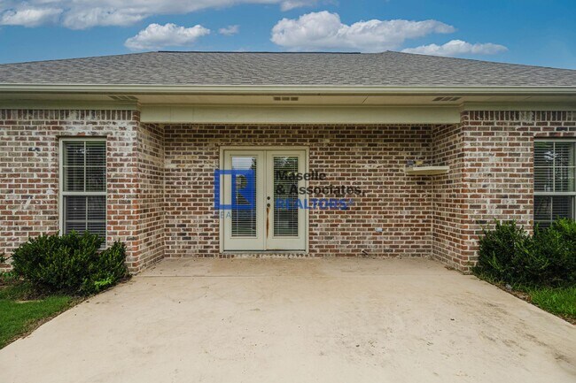 Building Photo - 403 Evian Way