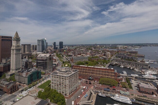 Building Photo - Penthouse Unit looking over the Harbor.... Sept 1st Move in