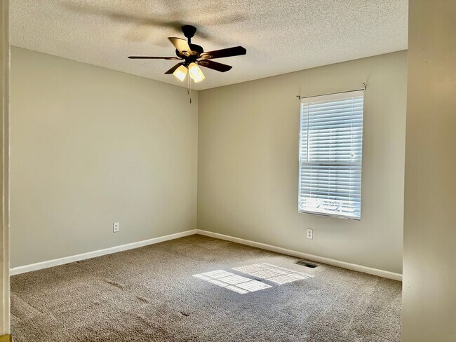Building Photo - Dallas Rental-Ready for Immediate Occupancy!!