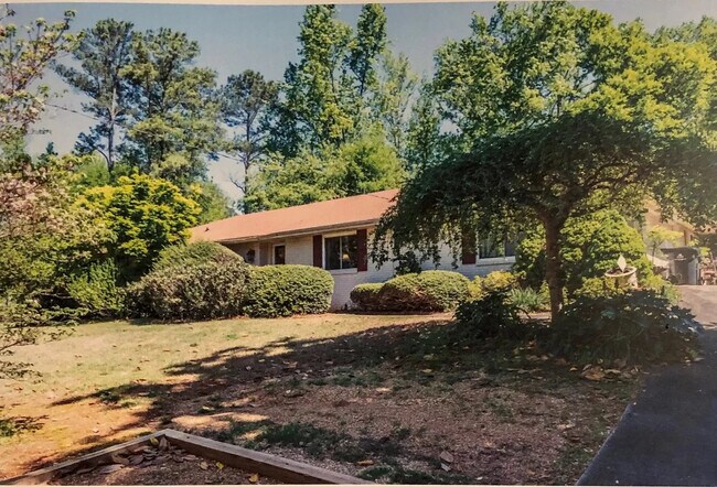 Building Photo - 10485 Woodstock Rd