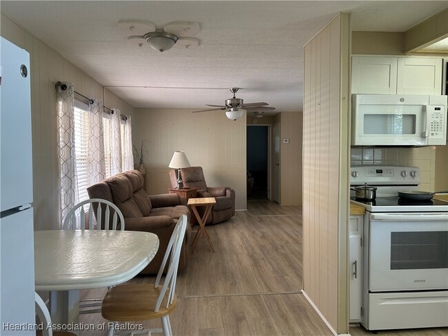 Building Photo - 2112 Banyan Way