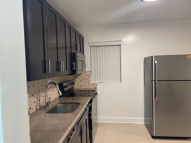 Kitchen - 221 SW 9th Ave