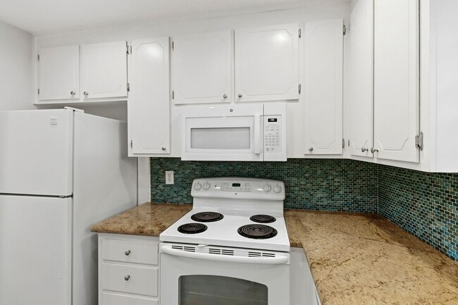 Building Photo - North Davis Condo-Available