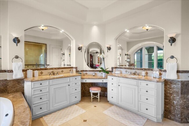 Master Bath - 109 S Poinsettia Ave