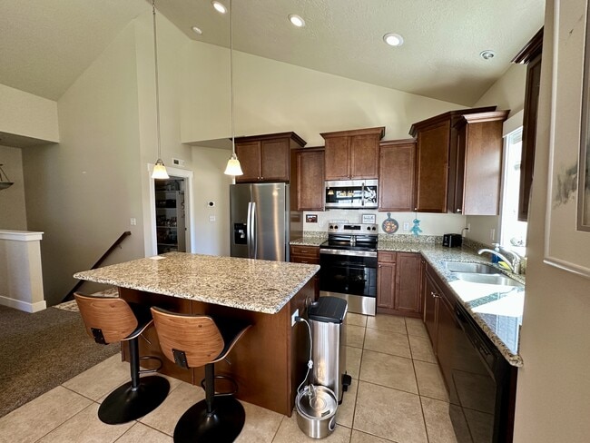 Building Photo - 1973 Park Rim Way