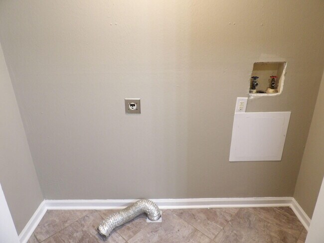 Building Photo - 75 Ashwood Ct