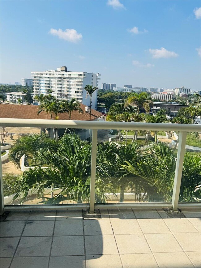 Building Photo - 13499 Biscayne Blvd