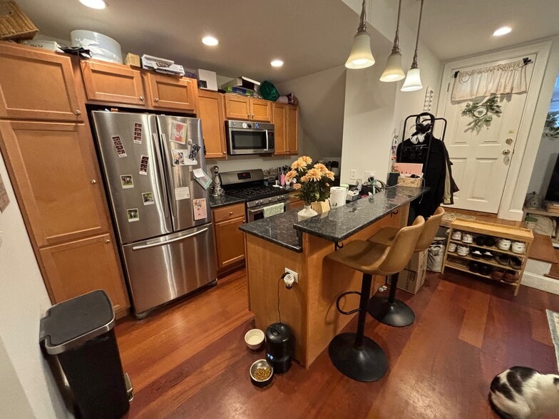 Building Photo - 8 Grove St