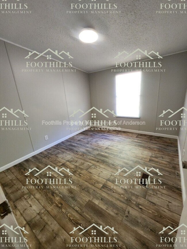 Building Photo - 240 Latham Dr