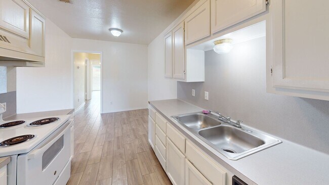 Building Photo - 802 Hackberry St