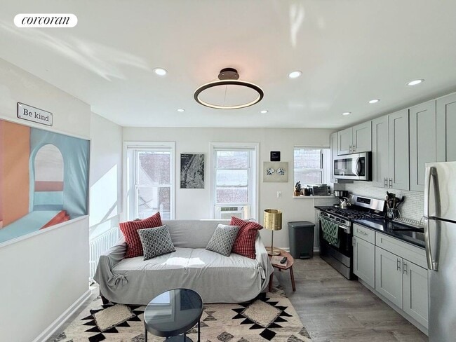 Building Photo - 716 Hancock St