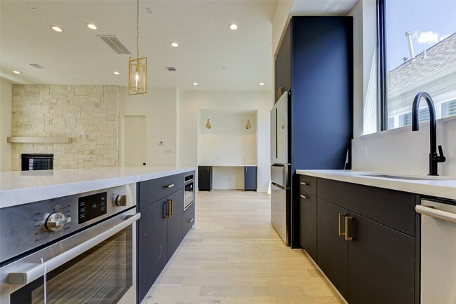 Building Photo - 1803 Dunlavy St