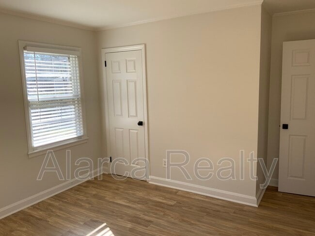 Building Photo - 3633 Carlyle Dr