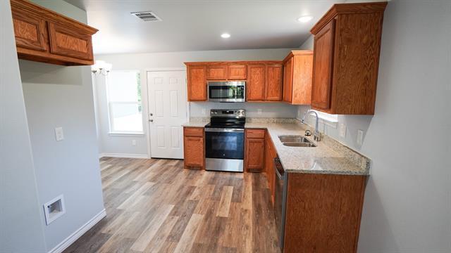 Building Photo - 917 Redoak Dr