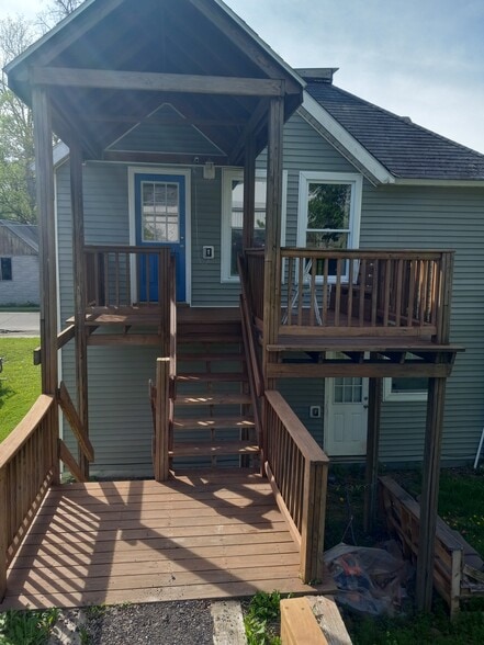 Private entrance & parking off John R. St. - 77 Fox St