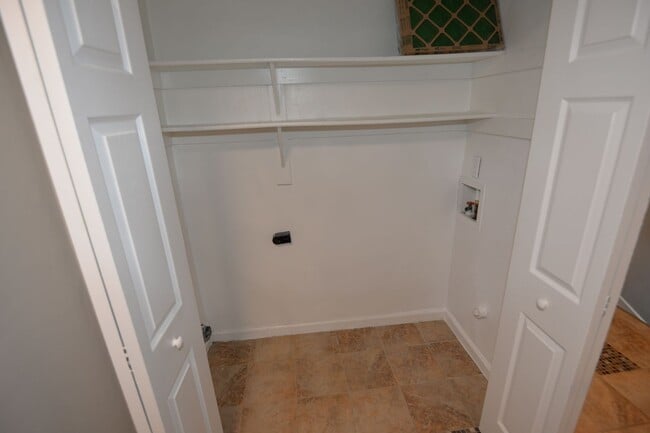 Building Photo - 3 Bedroom Townhome in Kempsville Lakes