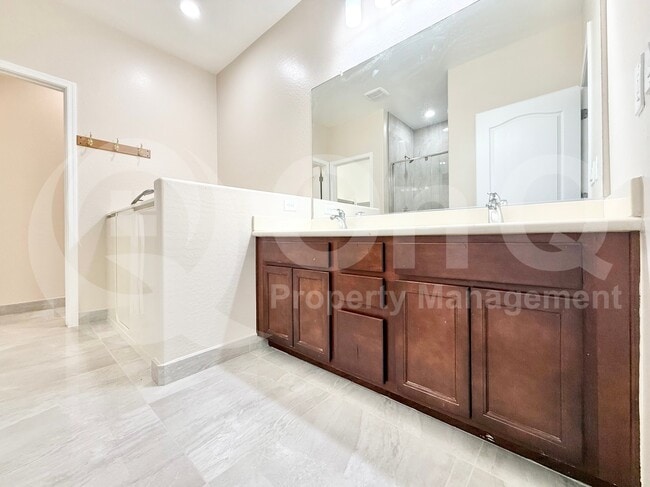 Building Photo - 10631 E Sunflower Ln