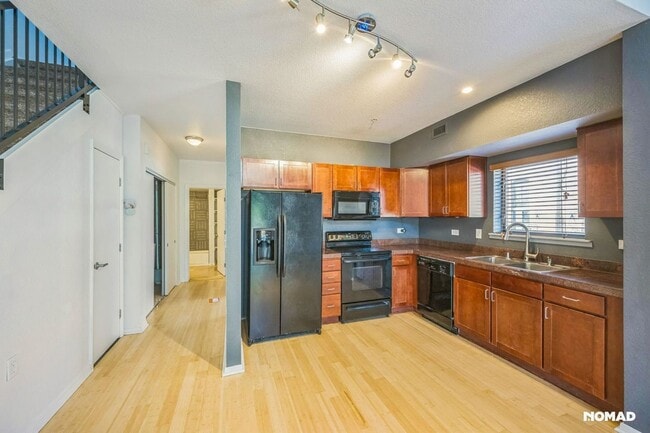 Building Photo - 2 Bedroom 2 Bathroom Loft Condo in RiNo (R...