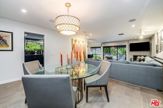 Building Photo - 4635 N Clybourn Ave