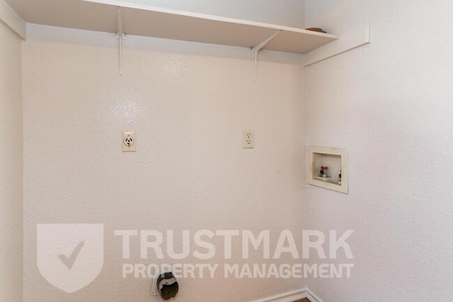 Building Photo - 4508 Sylvia Dr