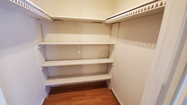 Building Photo - 942 Grand Jct Dr