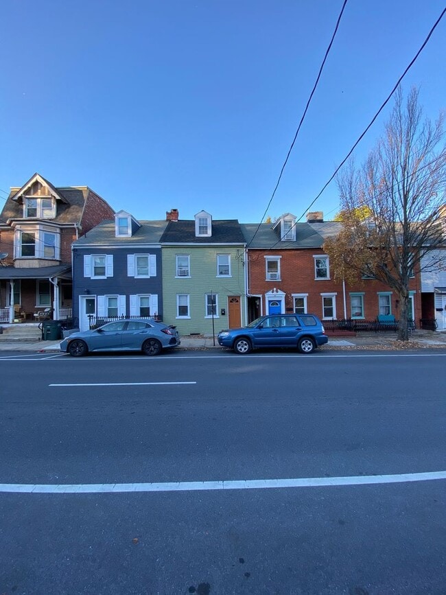 Building Photo - Remarkable 3 BR Townhouse in Downtown Lancaster City with Large Fenced in Backyard!