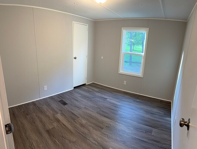 Building Photo - 1316 Robinson Rd