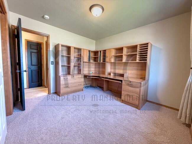 Building Photo - Sprawling Mead Home