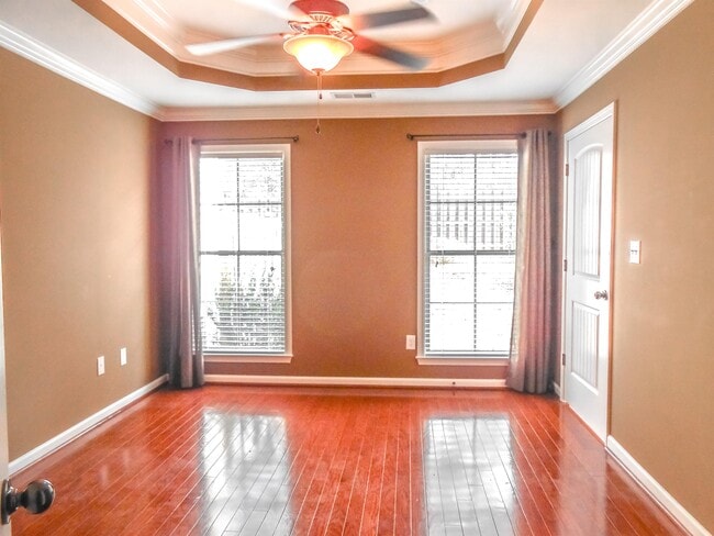 Building Photo - 2464 Ridgemont Dr
