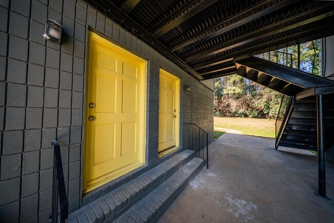 Building Photo - 203 Johnson St