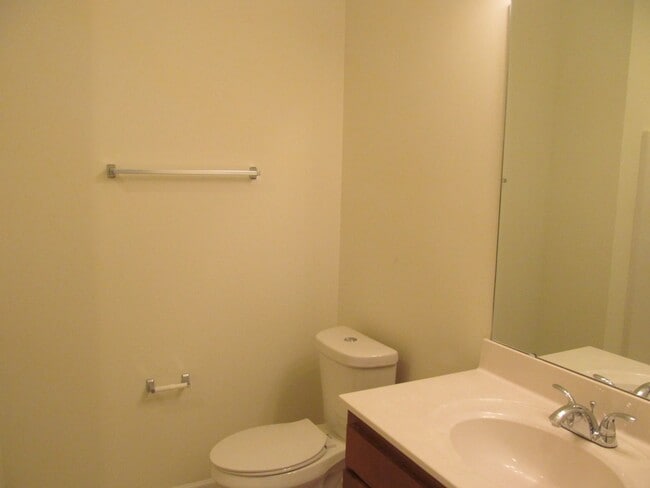 Building Photo - Spacious Condo!