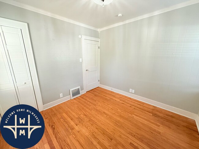 Building Photo - 5065 N Berkeley Blvd