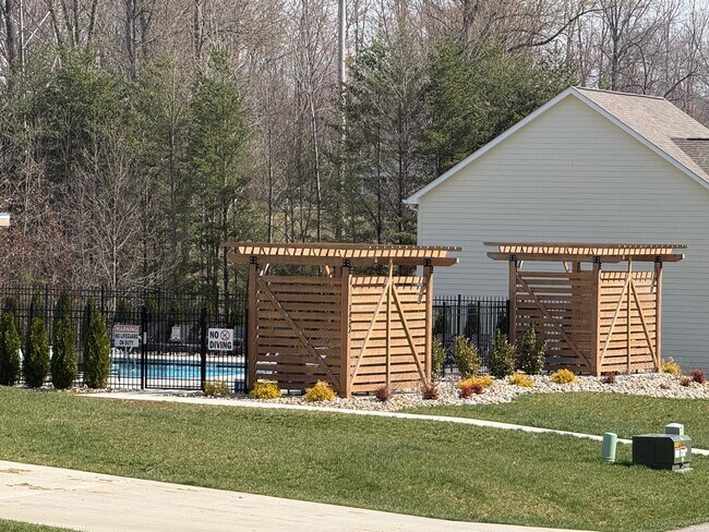 Building Photo - 3-Bedroom Home Steps from Resort-Style Pool with Jack-and-Jill Bath