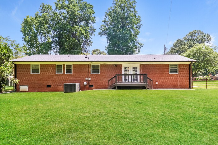 Building Photo - 3815 Ferncliff Rd