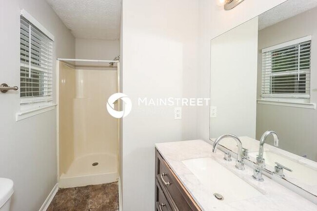Building Photo - 3 Bedroom Pet-Friendly Home in Jonesboro, GA with Main Street Renewal