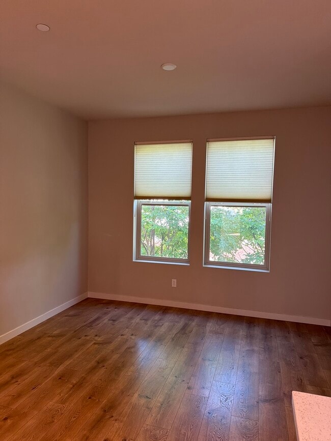 Building Photo - 489 McClatchy Way