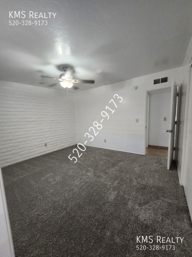 Building Photo - 6711 E Hawk Dr