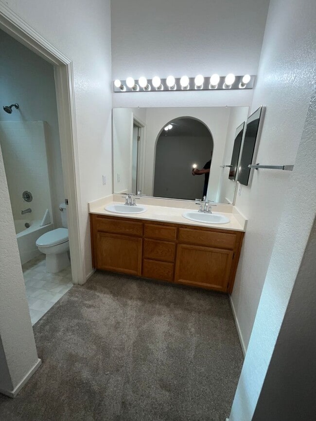 Building Photo - 3 Bed| 2 Bath | 1215 SF | Private Driveway + Garage | Single Story| Tenant pays $175 monthly for ...