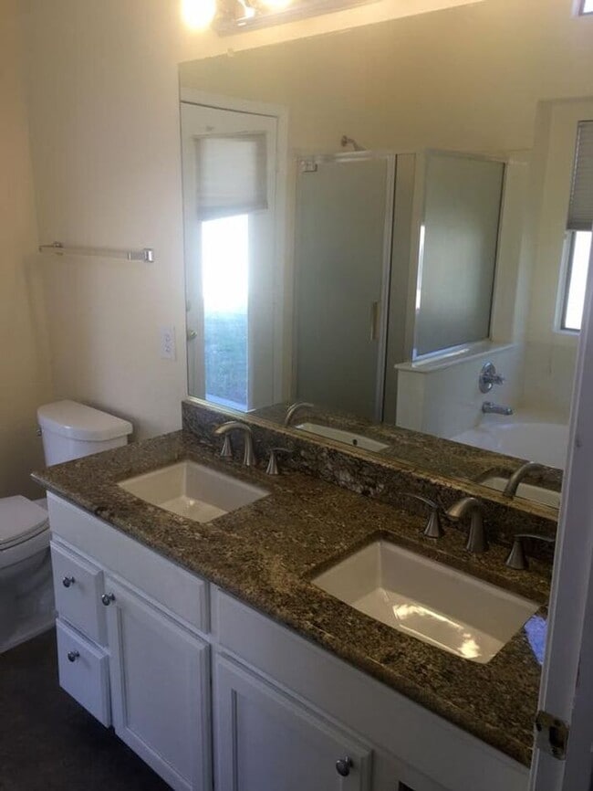 Building Photo - 3-bedroom remodeled in East Mesa