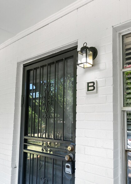 Building Photo - 2904 Windsor Ave