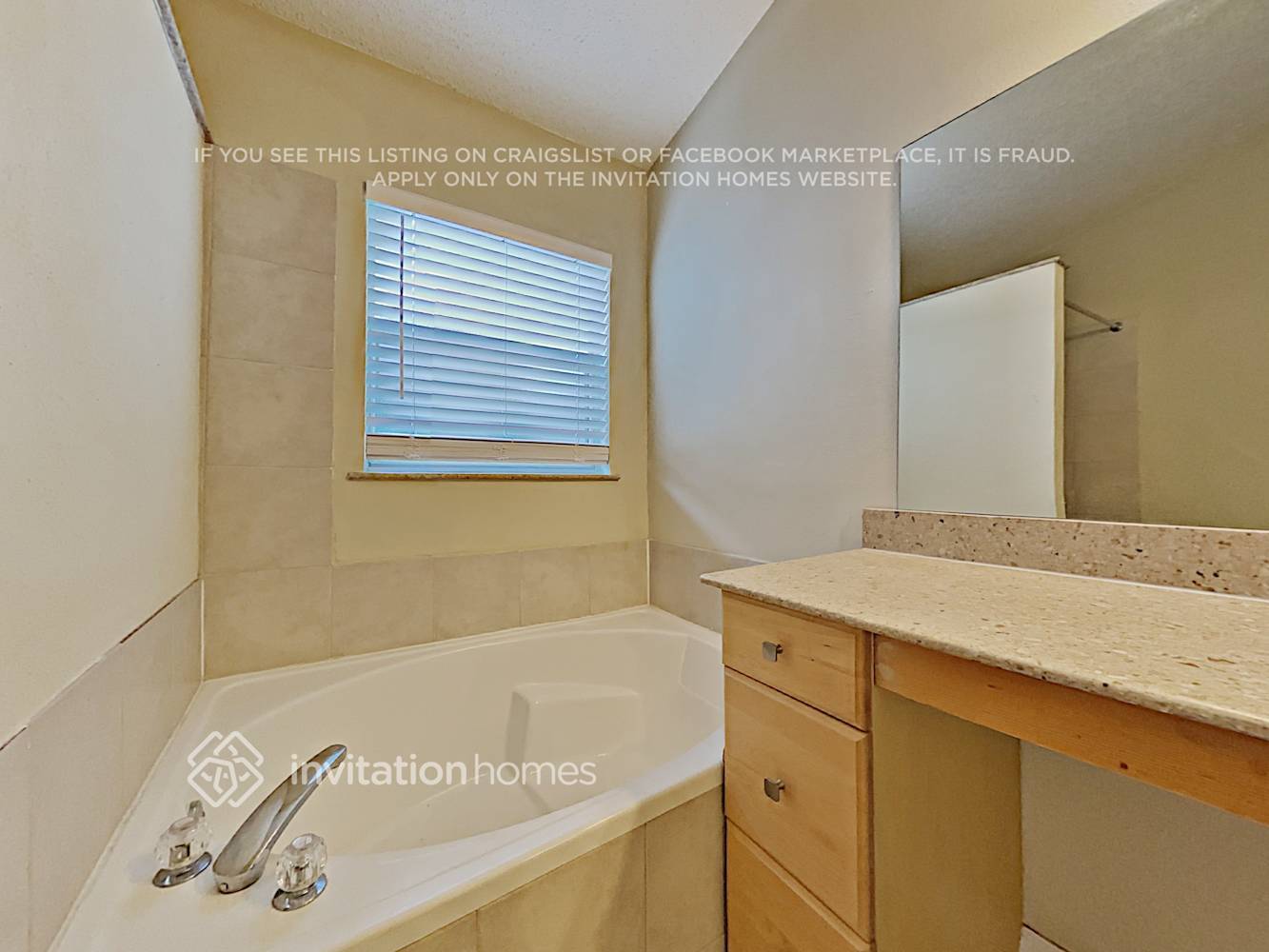 Building Photo - 1718 Snaresbrook Way