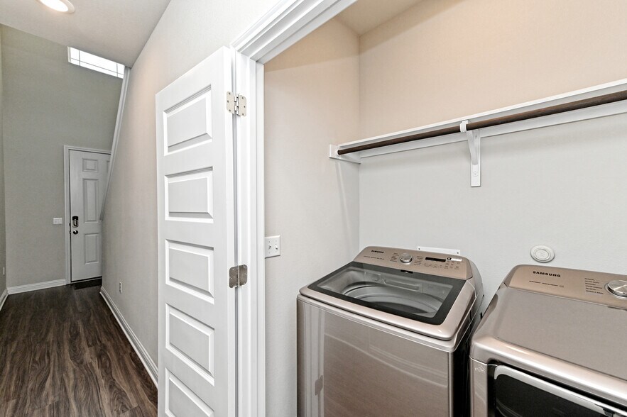 Building Photo - 7803 Norah Dr