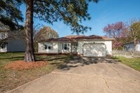 Building Photo - Beautiful Ranch in Pine Meadows | Water View